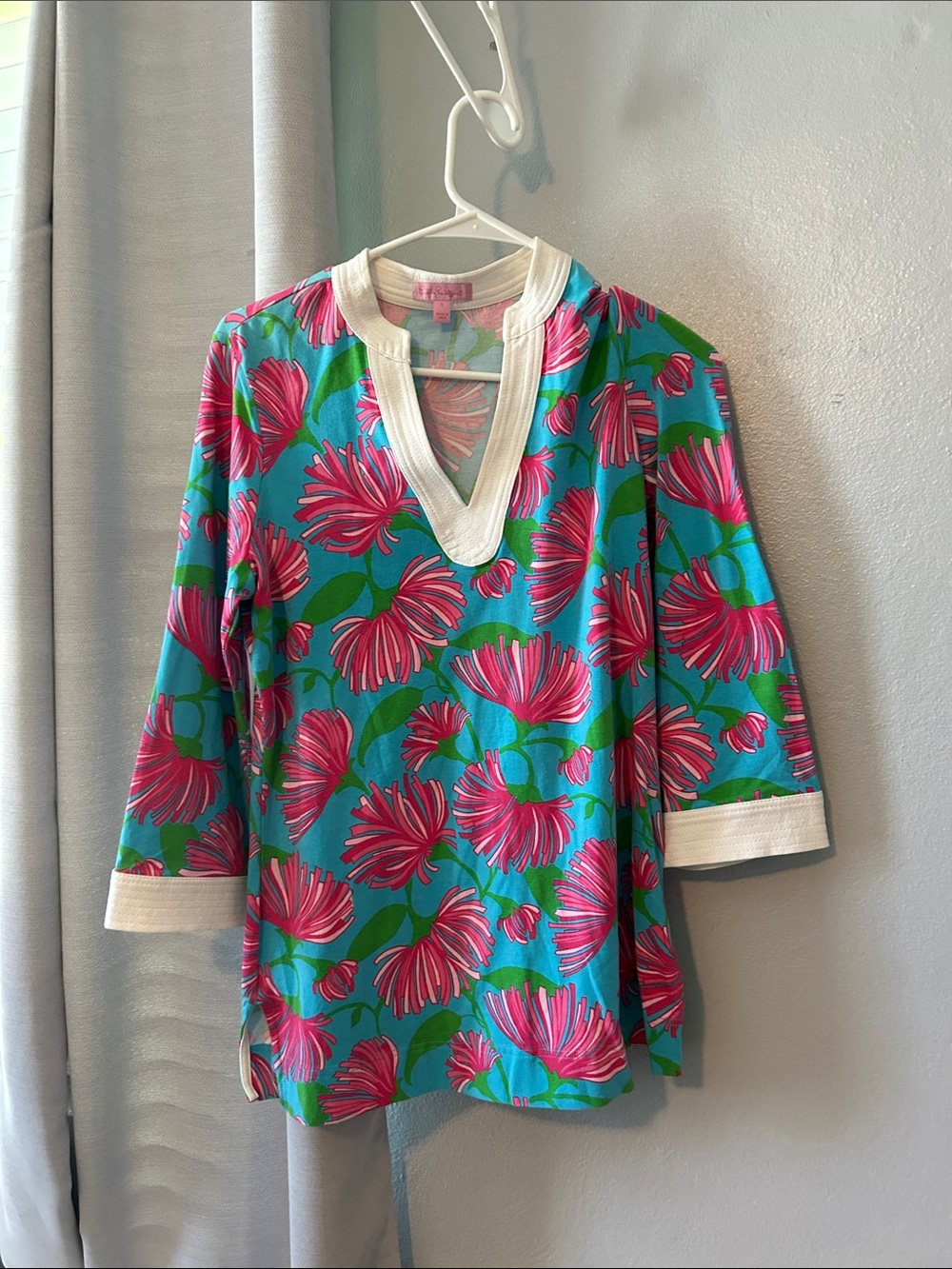 Lilly Pulitzer Pink Floral V-Neck joy Tunic on Teal